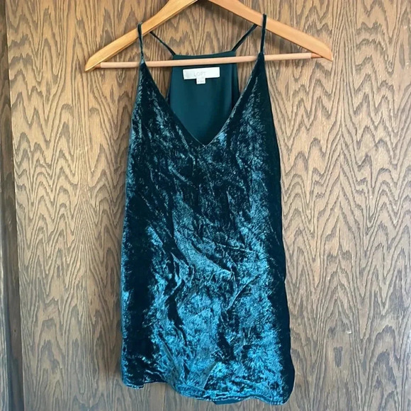 LOFT Tops - Loft Emerlad Velvet Top‎ XS